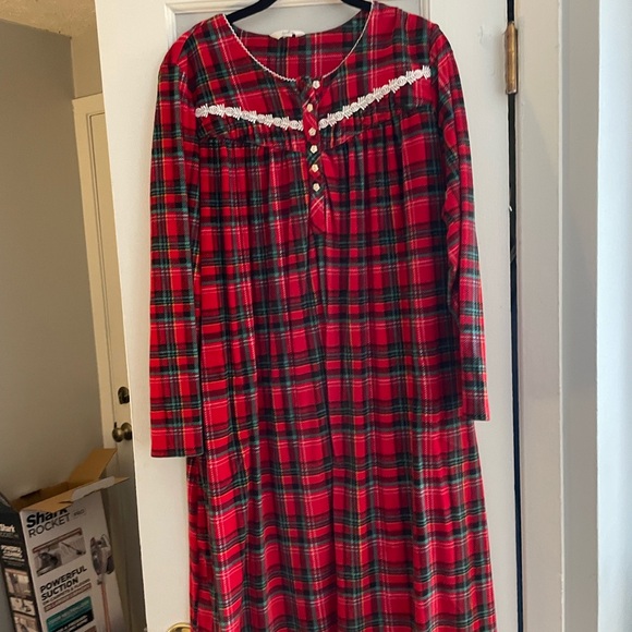 Secret Treasures Red Plaid Kids Nightgown Girl’s 10-12 - Picture 3 of 9